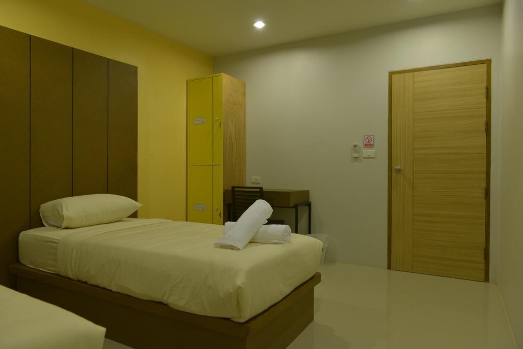 Sunny Hostel Chiangmai @Tha Pae Chiang Mai Zewnętrze zdjęcie